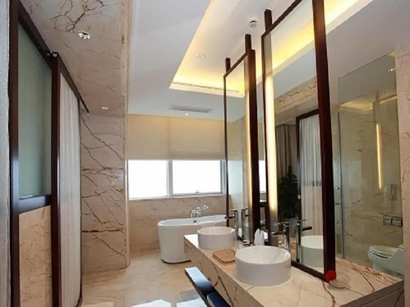 Golden Shining New Century Grand Hotel Beihai Zewnętrze zdjęcie
